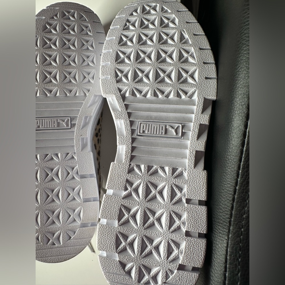 Puma Women's White and Light Pink Sneakers - Picture 7 of 11